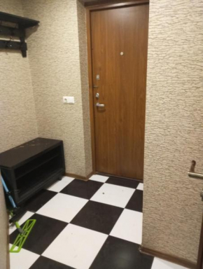 Butas centre šalia pėsčiųjų bulvaro
